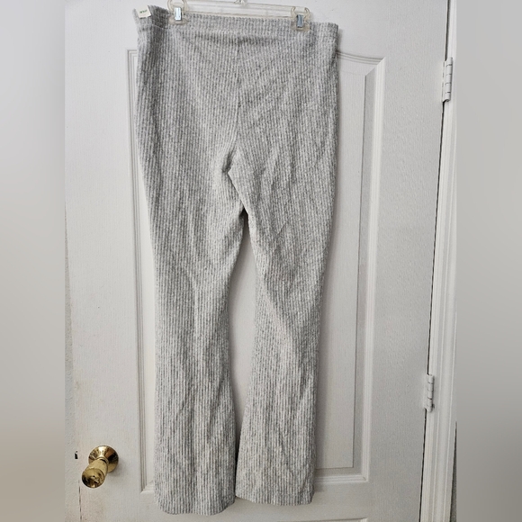 Aerie Lt Grey Tall Hi-Rise Ribbed Flare Pants Women's XL NWT - Picture 4 of 10